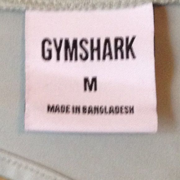 GymShark Top with Cut-Out Design on Back Medium - Picture 6 of 8